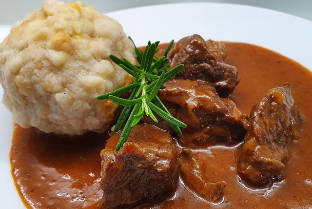 guláš recept